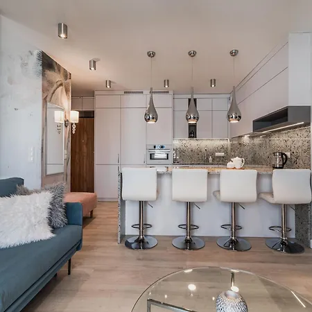 Rentplanet - Dluga アパート *